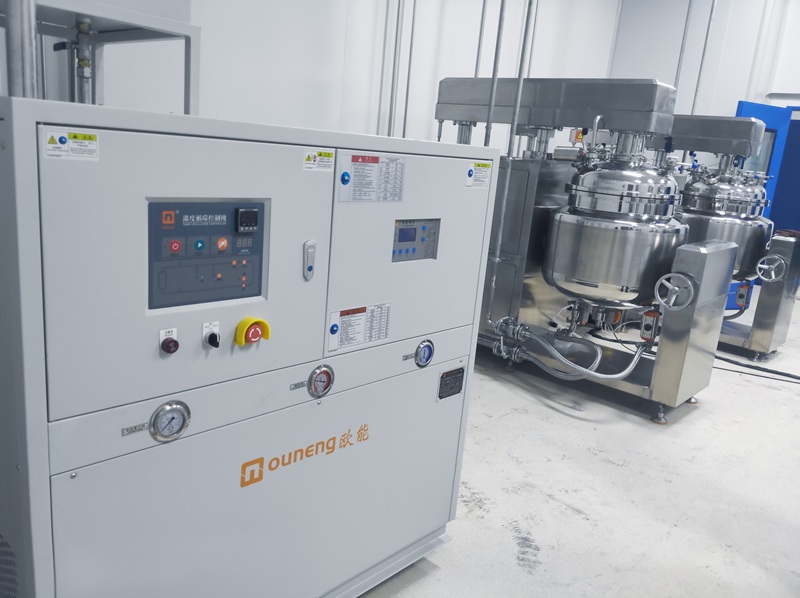 高低溫一體機(jī)需不需要接冷卻水源？